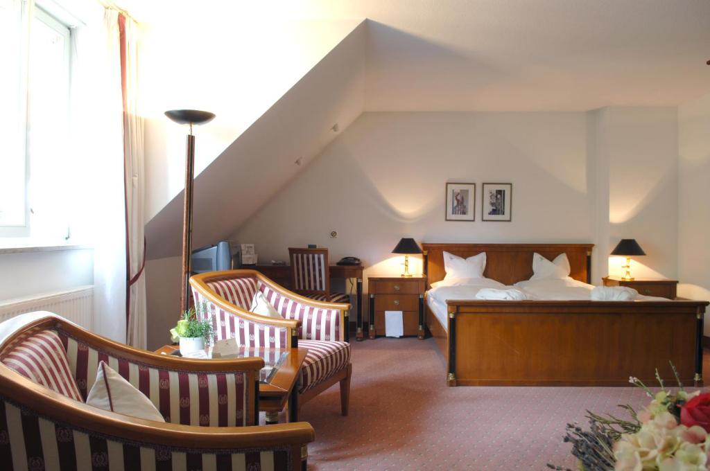 Hotel Gasthof Der Krug Stegaurach Room photo
