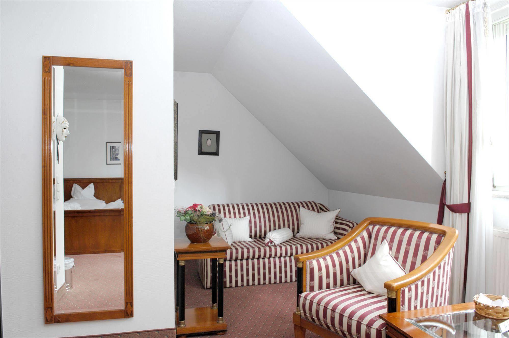 Hotel Gasthof Der Krug Stegaurach Exterior photo