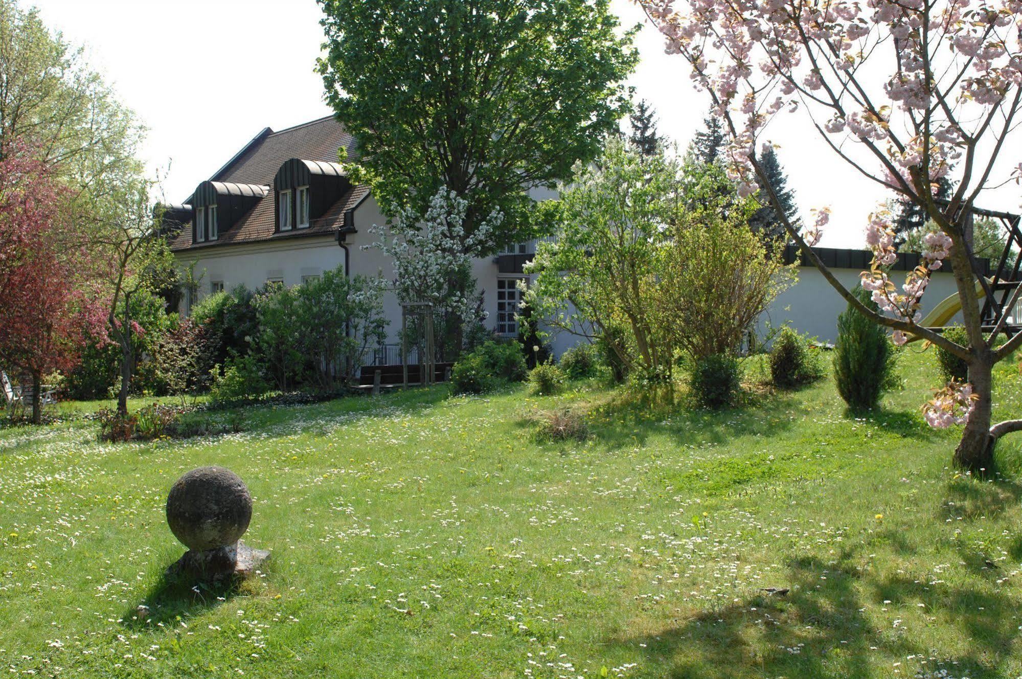 Hotel Gasthof Der Krug Stegaurach Exterior photo